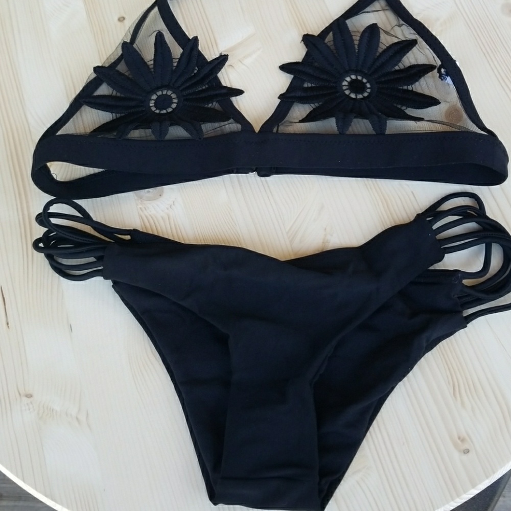 🚫RESTOCKING SOON🚫 Black Flower Mesh Bikini Set - Picture 2 of 8